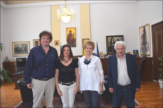 ΕΠΙΣΚΕΨΗ ΤΟΥ ΣΥΛΛΟΓΟΥ ΑΠΟΦΟΙΤΩΝ ΑΠΘ ΣΤΗΝ ΥΦΥΠΟΥΡΓΟ ΜΑΡΙΑ ΚΟΛΛΙΑ ΤΣΑΡΟΥΧΑ 2 4 ΦΩΤΟ ΚΟΛΛΙΑ ΑΠΘ