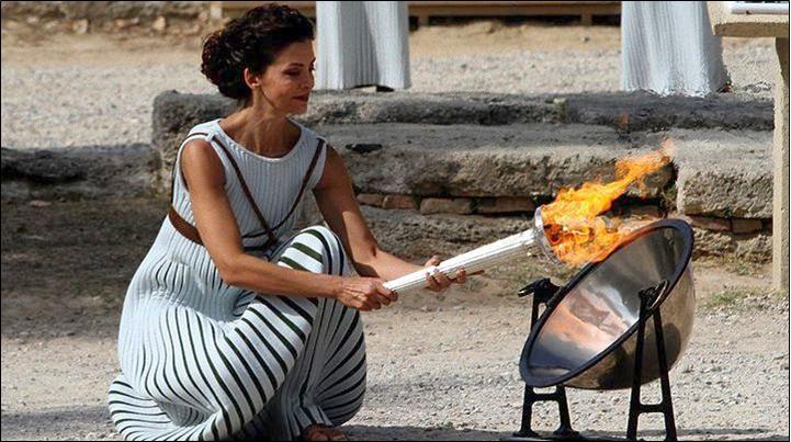 Η ΟΛΥΜΠΙΑΚΗ ΦΛΟΓΑ ΘΑ «ΠΕΡΑΣΕΙ» ΑΠΟ ΤΗ ΡΟΔΟΠΟΛΗ , ΣΙΔΗΡΟΚΑΣΤΡΟ ΚΑΙ ΣΕΡΡΕΣ