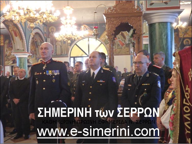 ΜΕ ΛΑΜΠΡΟΤΗΤΑ ΚΑΙ ΣΤΙΣ ΣΕΡΡΕΣ Ο ΕΟΡΤΑΣΜΟΣ ΤΗΣ ΗΜΕΡΑΣ ΤΩΝ ΕΝΟΠΛΩΝ ΔΥΝΑΜΕΩΝ