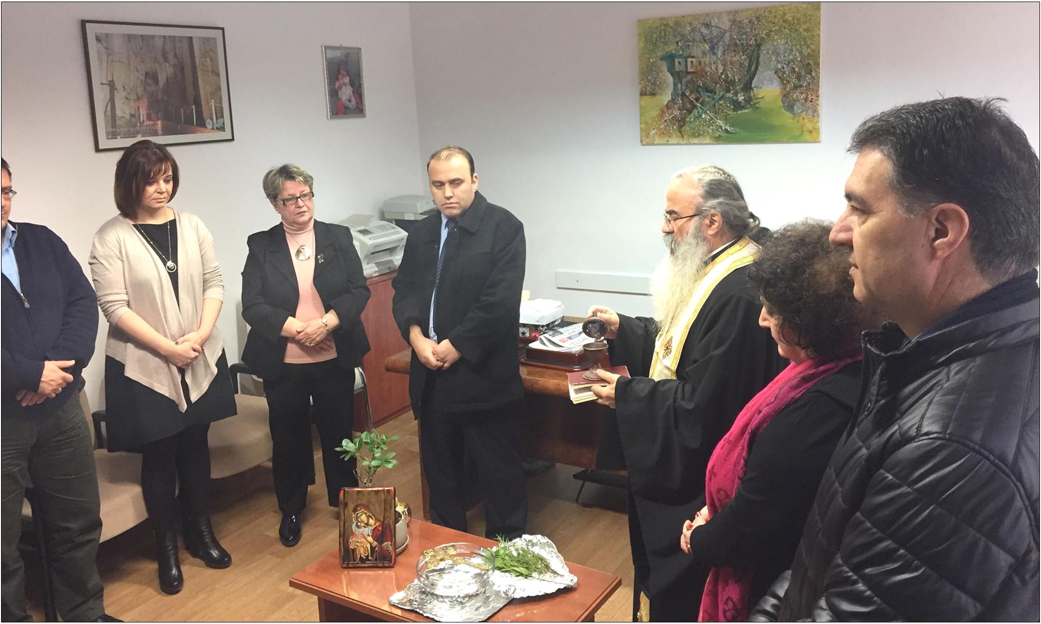 ΠΡΑΓΜΑΤΟΠΟΙΗΘΗΚΕ ΑΓΙΑΣΜΟΣ ΣΤΑ ΝΕA ΓΡΑΦΕΙΑ ΤΗΣ ΔΙΕΥΘΥΝΣΗΣ ΥΓΕΙΑΣ ΤΗΣ ΠΕ ΣΕΡΡΩΝ 6 15 ΦΩΤΟ ΑΓΙΙΑΣΜΟΣ ΠΕ ΣΕΡΡΩΝ