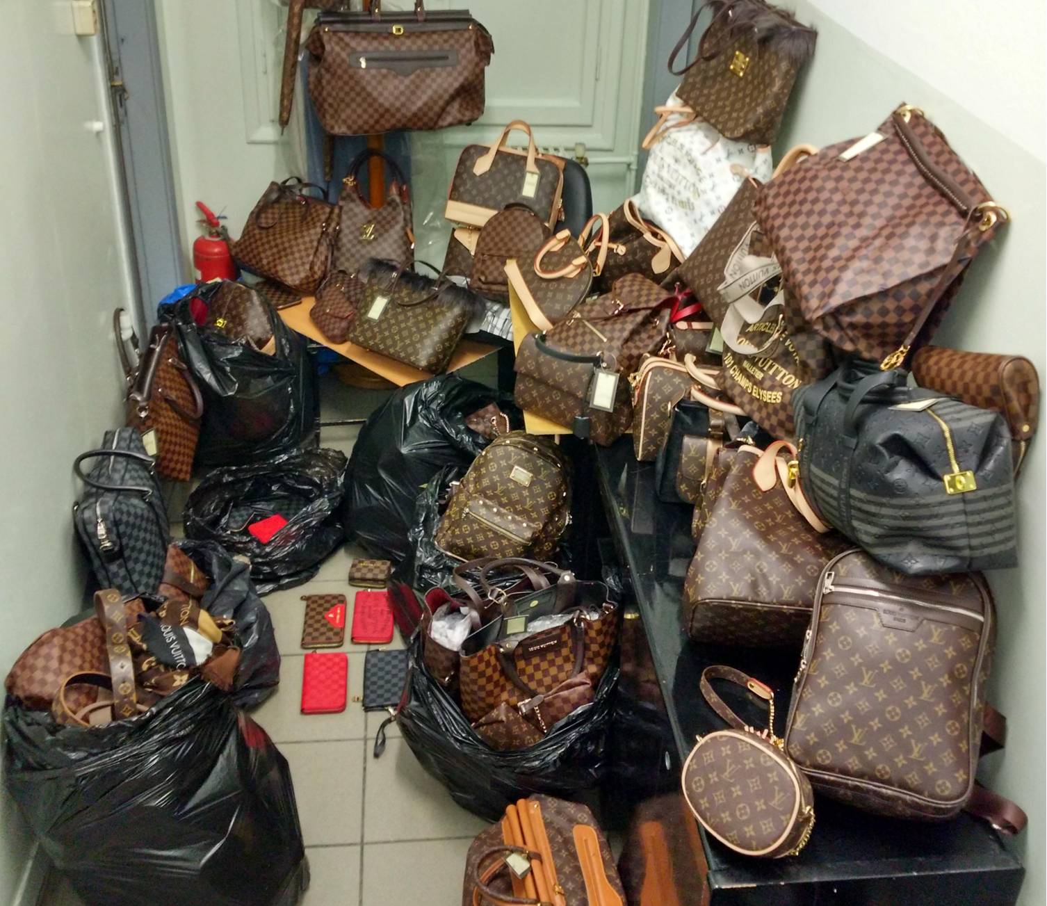 16 ΦΩΤΟ ΤΣΑΝΤΕΣ