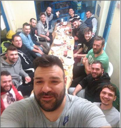 ΚΟΠΗ ΒΑΣΙΛΟΠΙΤΑΣ ΤΟΥ ΖΕΝΙΘ 88.8 ΑΟΣ 6 5 ΦΩΤΟ ΣΕΛΦΙ ΖΕΝΙΘ ΑΟΣ