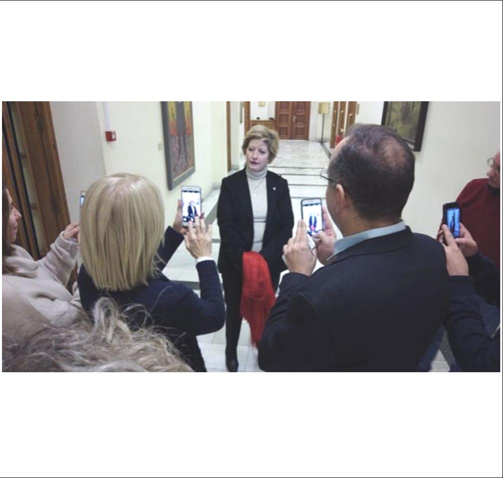 12 ΦΩΤΟ ΚΟΛΛΙΑ