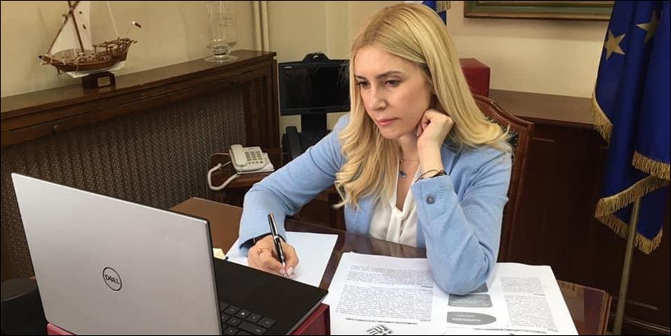 ΣΕ REBRANDING ΤΟΥ ΕΛΛΗΝΙΚΟΥ ΣΗΜΑΤΟΣ ΑΠΟΦΑΣΙΣΑΝ ΝΙΚΟΣ ΠΑΠΑΘΑΝΑΣΗΣ ΚΑΙ ΦΩΤΕΙΝΗ ΑΡΑΜΠΑΤΖΗ