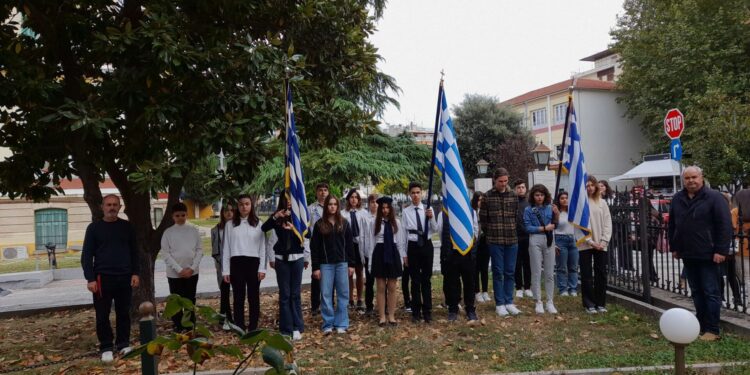ΤΙΜΗΣΑΝ ΤΗΝ 28η ΟΚΤΩΒΡΙΟΥ ΚΑΙ ΤΟΥΣ ΗΡΩΕΣ ΤΟΥ 1940 ΜΕ ΕΚΔΗΛΩΣΕΙΣ ΟΙ ΜΑΘΗΤΕΣ ΣΕ ΟΛΗ ΤΗΝ ΕΛΛΑΔΑ