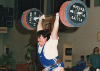 ΕΚΔΗΛΩΣΗ ΤΙΜΗΣ ΣΤΟΝ ΓΙΑΝΝΗ ΤΣΙΝΤΣΑΡΗ – ΟΝΟΜΑΤΟΔΟΣΙΑ ΤΟΥ ΚΛΕΙΣΤΟΥ ΓΥΜΝΑΣΤΗΡΙΟΥ ΣΤΗΝ ΚΟΙΛΑΔΑ ΑΓΙΩΝ ΑΝΑΡΓΥΡΩΝ ΣΤΙΣ ΣΕΡΡΕΣ