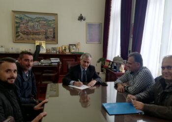 ΥΠΟΓΡΑΦΗ ΣΥΜΒΑΣΗ ΣΤΗΝ ΠΕ ΣΕΡΡΩΝ ΣΥΜΒΑΣΗ ΓΙΑ ΣΥΝΤΗΡΗΣΗ ΤΗΣ ΠΕΡΙΑΣΤΙΚΗΣ ΟΔΟΥ ΠΟΛΗΣ ΣΕΡΡΩΝ