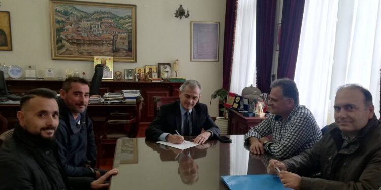 ΥΠΟΓΡΑΦΗ ΣΥΜΒΑΣΗ ΣΤΗΝ ΠΕ ΣΕΡΡΩΝ ΣΥΜΒΑΣΗ ΓΙΑ ΣΥΝΤΗΡΗΣΗ ΤΗΣ ΠΕΡΙΑΣΤΙΚΗΣ ΟΔΟΥ ΠΟΛΗΣ ΣΕΡΡΩΝ