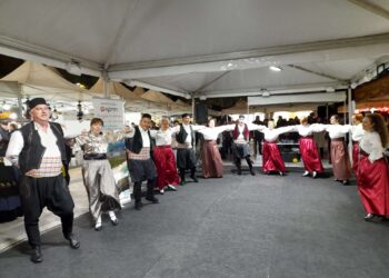 ΕΝΤΥΠΩΣΙΑΚΗ ΕΜΦΑΝΙΣΗ ΤΟΥ ΧΟΡΕΥΤΙΚΟΥ ΤΜΗΜΑΤΟΣ ΤΗΣ ΑΔΕΛΦΟΤΗΤΑΣ ΜΙΚΡΑΣΙΑΤΩΝ ΣΕΡΡΩΝ ΣΤΟΝ ΕΚΘΕΣΗ ΚΡΗΤΗ: Η ΜΕΓΑΛΗ ΣΥΝΑΝΤΗΣΗ