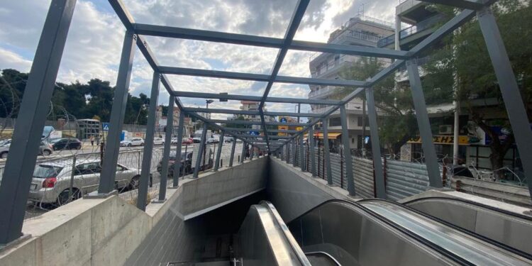 ΞΕΝΑΓΗΘΗΚΑΝ ΠΟΛΙΤΕΣ ΣΤΟ ΜΕΤΡΟ ΘΕΣΣΑΛΟΝΙΚΗΣ