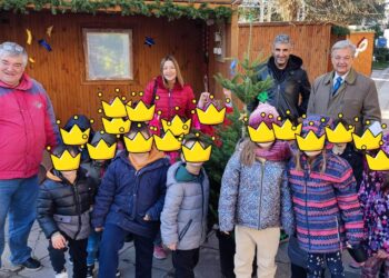 ΠΑΙΔΙΑ ΝΗΠΙΑΓΩΓΕΙΩΝ ΤΟΥ ΔΗΜΟΥ ΣΙΝΤΙΚΗΣ ΣΤΟΛΙΣΑΝ ΕΛΑΤΑ ΣΤΗΝ ΠΛΑΤΕΙΑ ΣΙΔΗΡΟΚΑΣΤΡΟΥ ΣΤΟ «ΚΑΣΤΡΟ ΤΩΝ ΧΡΙΣΤΟΥΓΕΝΝΩΝ»