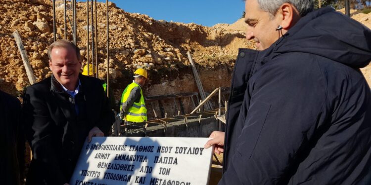 ΘΕΜΕΛΙΩΘΗΚΕ ΑΠΟ ΤΟΝ ΚΩΣΤΑ ΚΑΡΑΜΑΝΛΗ Ο ΒΡΕΦΟΝΗΠΙΑΚΟΣ ΣΤΑΘΜΟΣ ΣΤΟ ΝΕΟ ΣΟΥΛΙ ΤΟΥ ΔΗΜΟΥ ΕΜΜΑΝΟΥΗΛ ΠΑΠΠΑ