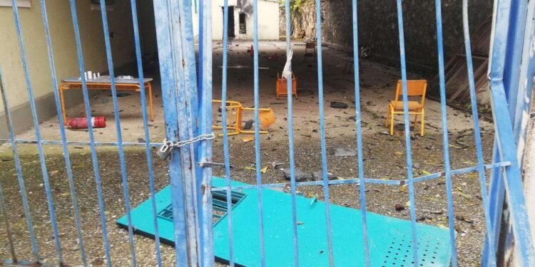 ΑΝΕΙΠΩΤΗ ΤΡΑΓΩΔΙΑ ΣΤΙΣ ΣΕΡΡΕΣ ΝΕΚΡΟΣ 11ΧΡΟΝΟΣ ΜΑΘΗΤΗΣ ΣΤΗΝ ΑΥΛΗ ΤΟΥ ΣΧΟΛΕΙΟΥ