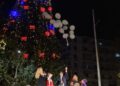 Η ΦΩΤΑΓΩΓΗΣΗ ΤΟΥ ΧΡΙΣΤΟΥΓΕΝΝΙΑΤΙΚΟΥ ΔΕΝΤΡΟΥ ΣΤΗΝ ΠΛΑΤΕΙΑ ΕΛΕΥΘΕΡΙΑΣ  ΣΗΜΑΝΕ ΚΑΙ ΤΗΝ ΕΝΑΡΞΗ ΤΗΣ «ΠΟΛΙΤΕΙΑΣ ΤΩΝ ΕΥΧΩΝ 2022»