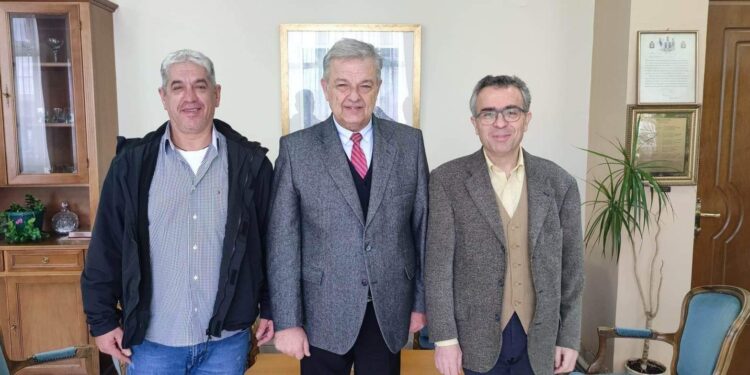 <strong>ΕΠΙΣΚΕΨΗ ΤΟΥ ΝΤ ΑΔΕΔΥ Ν. ΣΕΡΡΩΝ ΣΤΟ ΣΙΔΗΡΟΚΑΣΤΡΟ - ΣΥΝΑΝΤΗΣΗ ΜΕ ΤΟΝ ΔΗΜΑΡΧΟ ΣΙΝΤΙΚΗΣ</strong> 1 ΕΠΙΣΚΕΨΗ ΤΟΥ ΝΤ ΑΔΕΔΥ Ν. ΣΕΡΡΩΝ ΣΤΟ ΣΙΔΗΡΟΚΑΣΤΡΟ – ΣΥΝΑΝΤΗΣΗ ΜΕ ΤΟΝ ΔΗΜΑΡΧΟ ΣΙΝΤΙΚΗΣ
