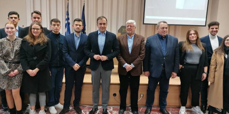 ΟΜΙΛΙΑ ΤΟΥ ΤΑΣΟΥ ΧΑΤΖΗΒΑΣΙΛΕΙΟΥ ΣΕ ΦΟΙΤΗΤΕΣ ΤΗΣΣ ΝΟΜΙΚΗΣ ΚΟΜΟΤΗΝΗΣ: «Ο ΣΤΑΘΕΡΟΠΟΙΗΤΙΚΟΣ ΡΟΛΟΣ ΤΗΣ ΕΛΛΑΔΑΣ ΜΑΣ ΚΑΝΕΙ ΟΛΟΥΣ ΥΠΕΡΗΦΑΝΟΥΣ»