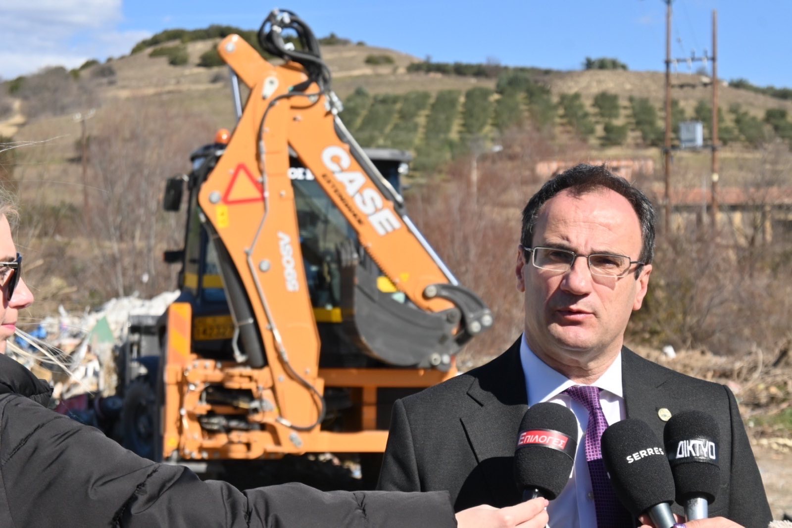 ΕΝΑΣ ΝΕΟΣ ΕΚΣΚΑΦΕΑΣ ΦΟΡΤΩΤΗΣ ΣΤΗ ΜΑΧΗ ΤΗΣ ΚΑΘΑΡΙΟΤΗΤΑΣ ΣΤΟ ΔΗΜΟ ΣΕΡΡΩΝ