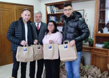 ΔΗΜΟΣ ΣΙΝΤΙΚΗΣ : ΠΑΡΑΔΟΘΗΚΑΝ ΠΑΙΧΝΙΔΙΑ ΓΙΑ ΝΑ ΔΙΑΤΕΘΟΥΝ ΣΤΑ ΠΑΙΔΙΑ ΤΟΥ ΠΟΛΕΜΟΥ ΑΠΟ ΤΗΝ ΟΥΚΡΑΝΙΑ