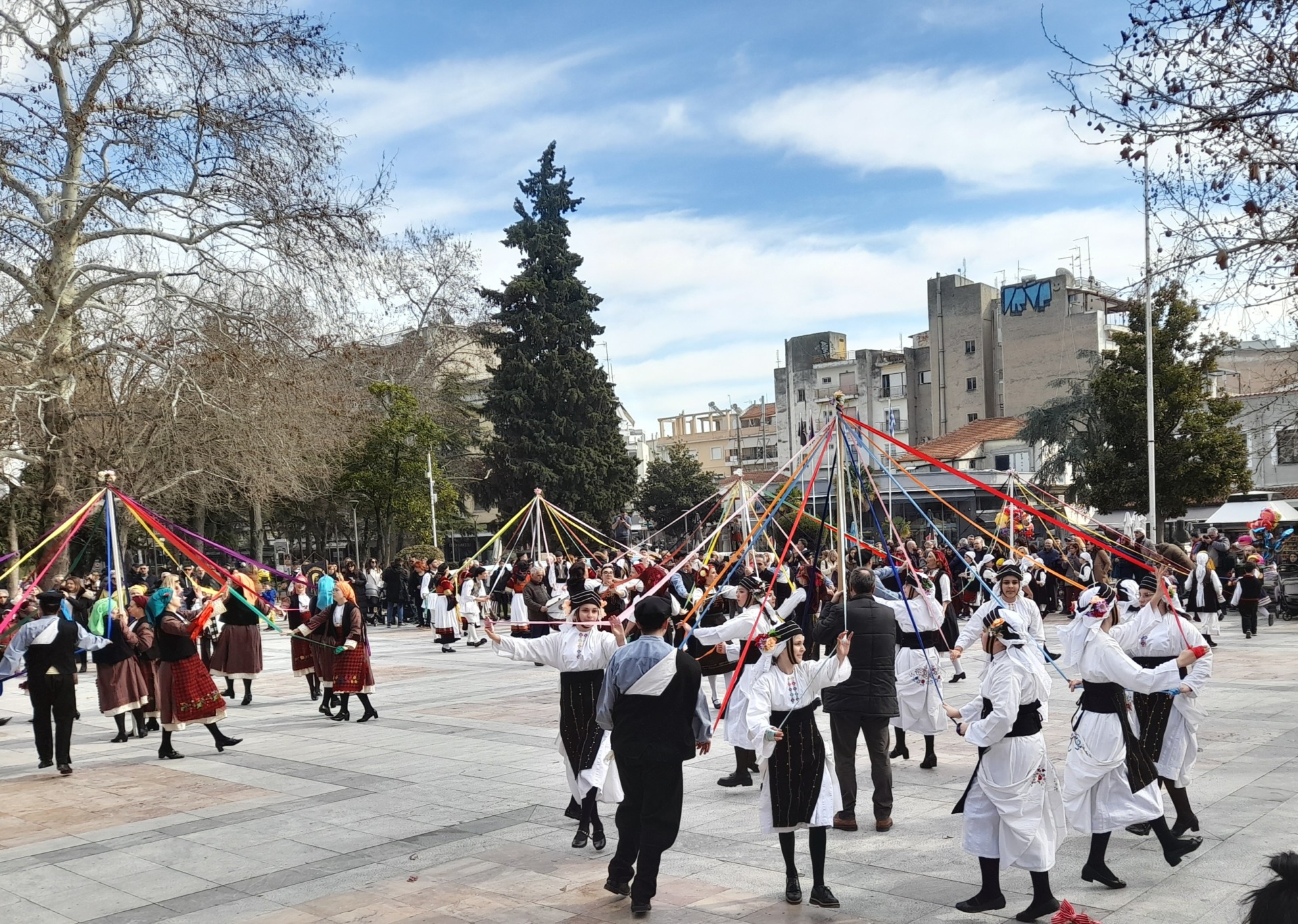 ΑΝΑΒΙΩΣΕ ΤΟ ΠΑΡΑΔΟΣΙΑΚΟ «ΓΑΪΤΑΝΑΚΙ» ΣΤΙΣ ΣΕΡΡΕΣ ΑΠΟ ΤΟ ΛΥΚΕΙΟ ΤΩΝ ΕΛΛΗΝΙΔΩΝ ΣΕΡΡΩΝ