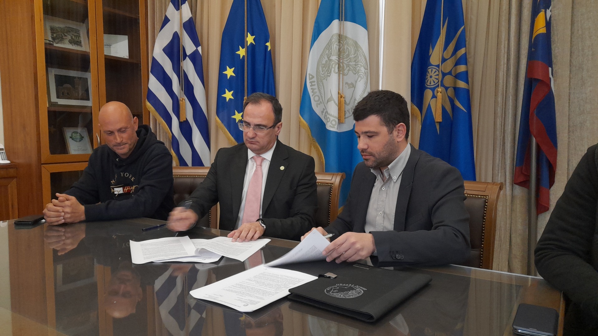 ΑΛΛΑΖΕΙ ΣΕΛΙΔΑ Ο ΧΕΙΜΕΡΙΝΟΣ ΤΟΥΡΙΣΜΟΣ ΣΤΙΣ ΣΕΡΡΕΣ  – ΥΠΟΓΡΑΦΗΚΕ Η ΣΥΜΒΑΣΗ ΕΚΣΥΓΧΡΟΝΙΣΜΟΥ ΤΟΥ ΕΞΟΠΛΙΣΜΟΥ ΤΟΥ ΧΙΟΝΟΔΡΟΜΙΚΟΥ ΚΕΝΤΡΟΥ ΛΑΪΛΙΑ