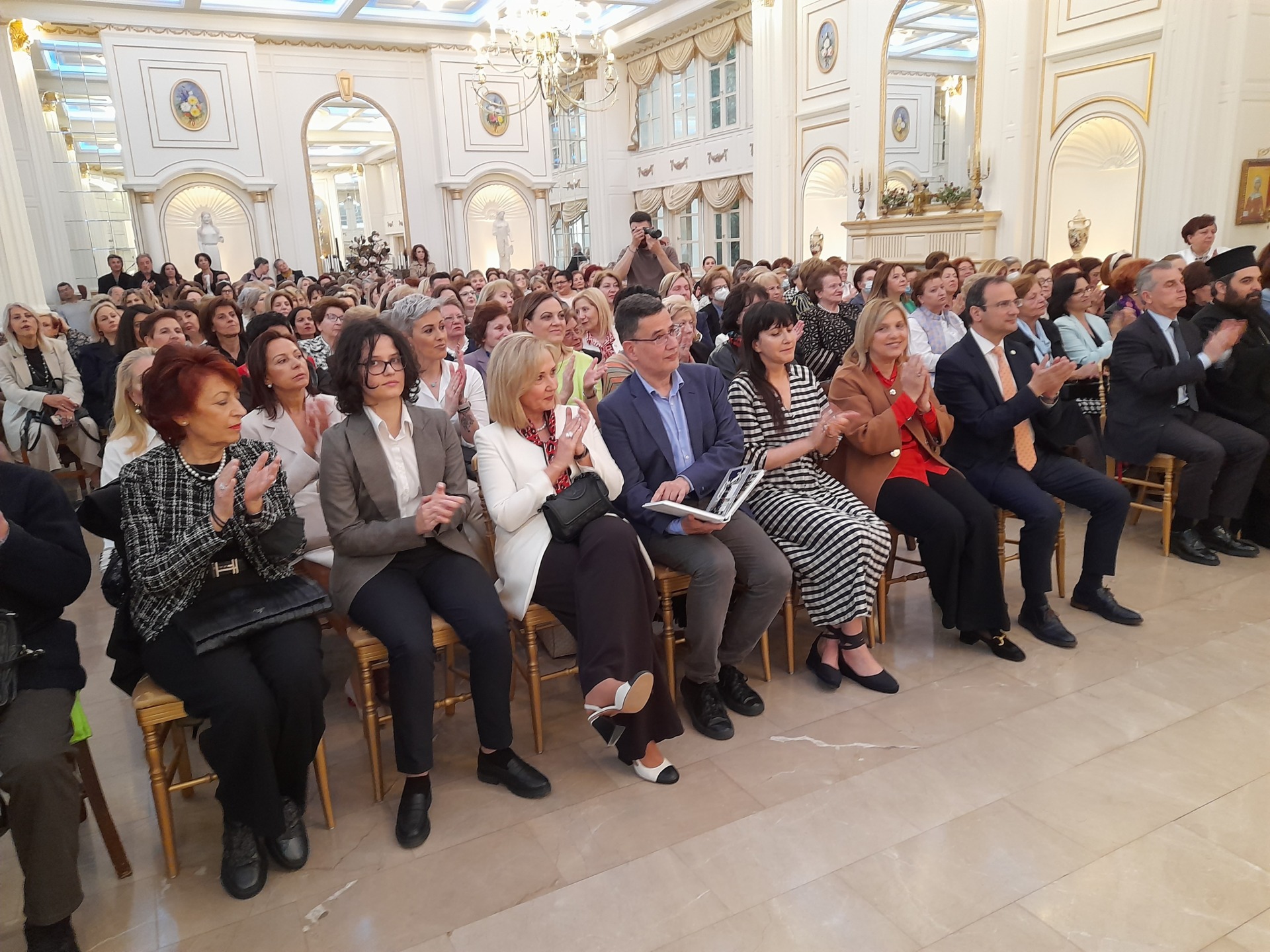 Η ΓΙΟΡΤΗ ΤΗΣ ΜΗΤΕΡΑΣ ΤΙΜΗΘΗΚΕ ΣΤΙΣ ΣΕΡΡΕΣ ΑΠΟ ΤΗΝ ΦΙΛΟΠΤΩΧΟ ΑΔΕΛΦΟΤΗΤΑ ΕΛΛΗΝΙΔΩΝ ΚΥΡΙΩΝ «Η ΕΜΜΕΛΕΙΑ»