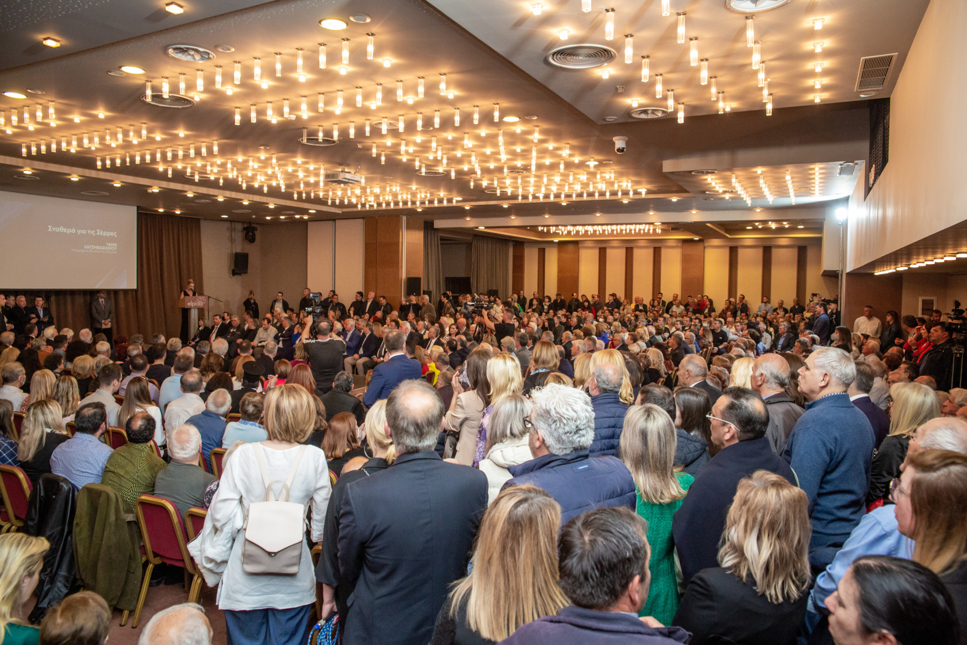 ΜΑΖΙΚΗ ΣΥΜΜΕΤΟΧΗ ΠΟΛΙΤΩΝ ΣΤΗΝ ΠΡΟΕΚΛΟΓΙΚΗ ΟΜΙΛΙΑ ΤΟΥ ΤΑΣΟΥ ΧΑΤΖΗΒΑΣΙΛΕΙΟΥ ΣΤΙΣ ΣΕΡΡΕΣ