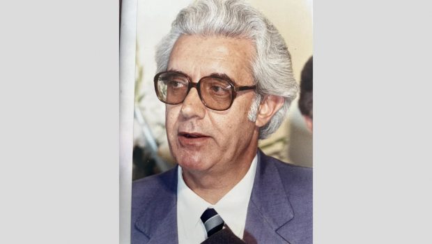 ΠΕΘΑΝΕ Ο ΠΑΝΑΓΙΩΤΗΣ ΧΑΤΖΗΝΙΚΟΛΑΟΥ, ΠΡΩΗΝ ΥΠΟΥΡΓΟΣ