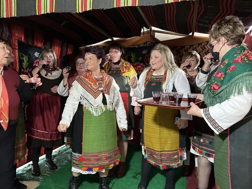 μονοκλλησια φυναικοκρατια