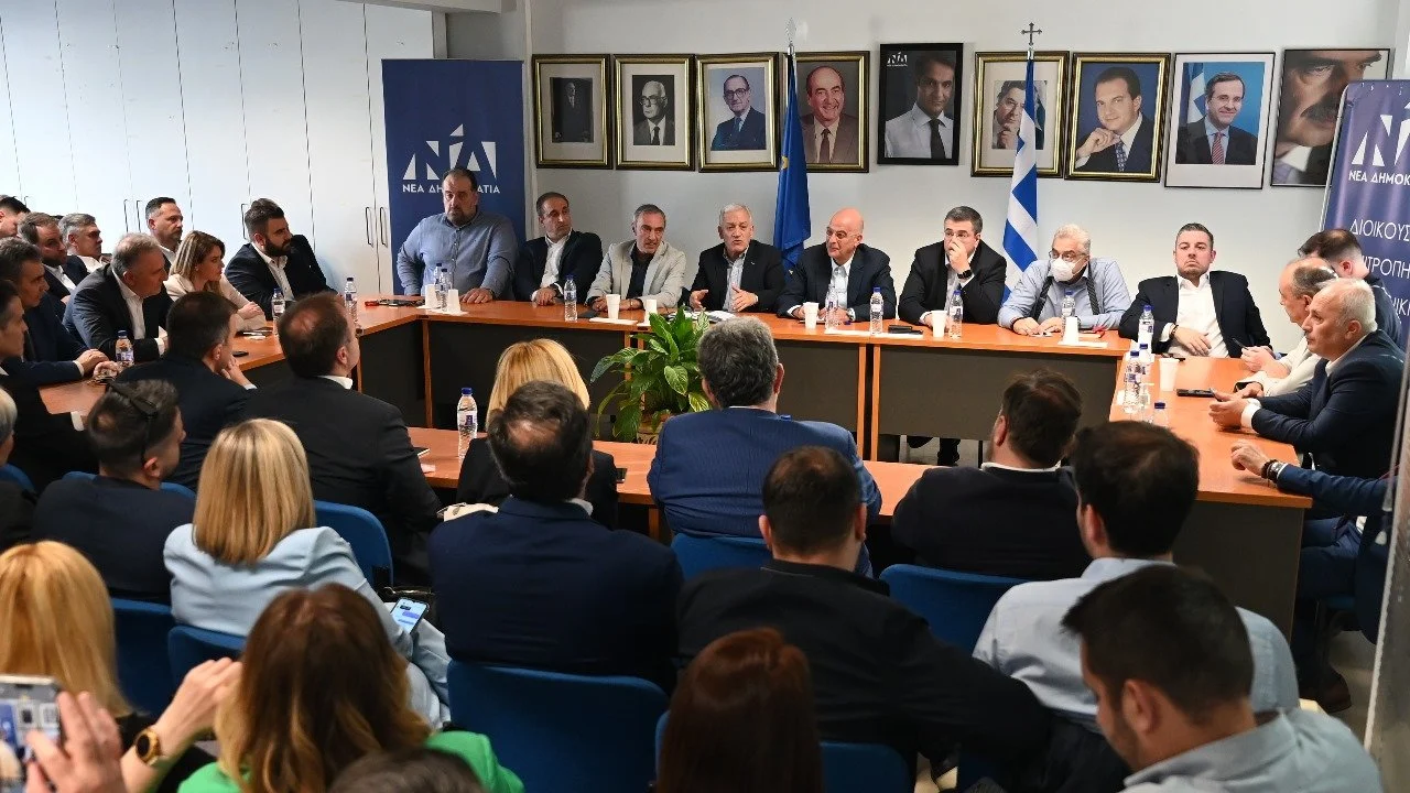 ΝΕΑ ΔΗΜΟΚΡΑΤΙΑ : ΚΟΜΜΑΤΙΚΗ ΣΥΣΚΕΨΗ ΣΤΗ ΘΕΣΣΑΛΟΝΙΚΗ ΠΑΡΟΥΣΙΑ ΤΟΥ ΝΙΚΟΥ ΔΕΝΔΙΑ ΜΕ ΘΕΜΑ «ΕΥΡΩΕΚΛΟΓΕΣ»