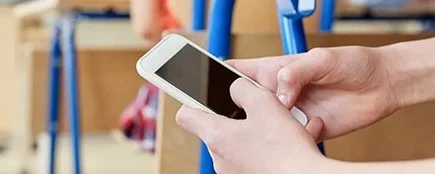 ΣΕ ΙΣΧΥ ΣΤΑ ΣΧΟΛΕΙΑ ΤΑ ΝΕΑ ΑΥΣΤΗΡΑ ΜΕΤΡΑ ΓΙΑ ΤΑ ΚΙΝΗΤΑ ΤΗΛΕΦΩΝΑ