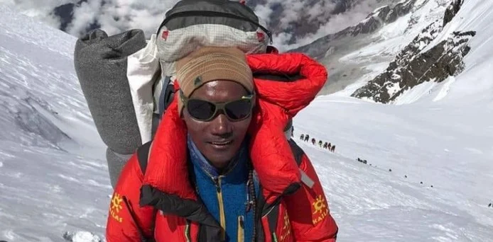 Ο ΚΑΜΙ ΡΙΤΑ ΑΝΕΒΗΚΕ ΓΙΑ 30ηΦΟΡΑΣΤΗΝ ΚΟΡΥΦΗ ΤΟΥ ΕΒΕΡΕΣΤ