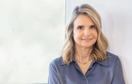 ΜΙΛΕΝΑ ΑΠΟΣΤΟΛΑΚΗ: ΑΠΕΣΥΡΕ ΤΗΝ ΥΠΟΨΗΦΙΟΤΗΤΑ ΤΗΣ ΓΙΑ ΤΗΝ ΗΓΕΣΙΑ ΤΟΥ ΠΑΣΟΚ