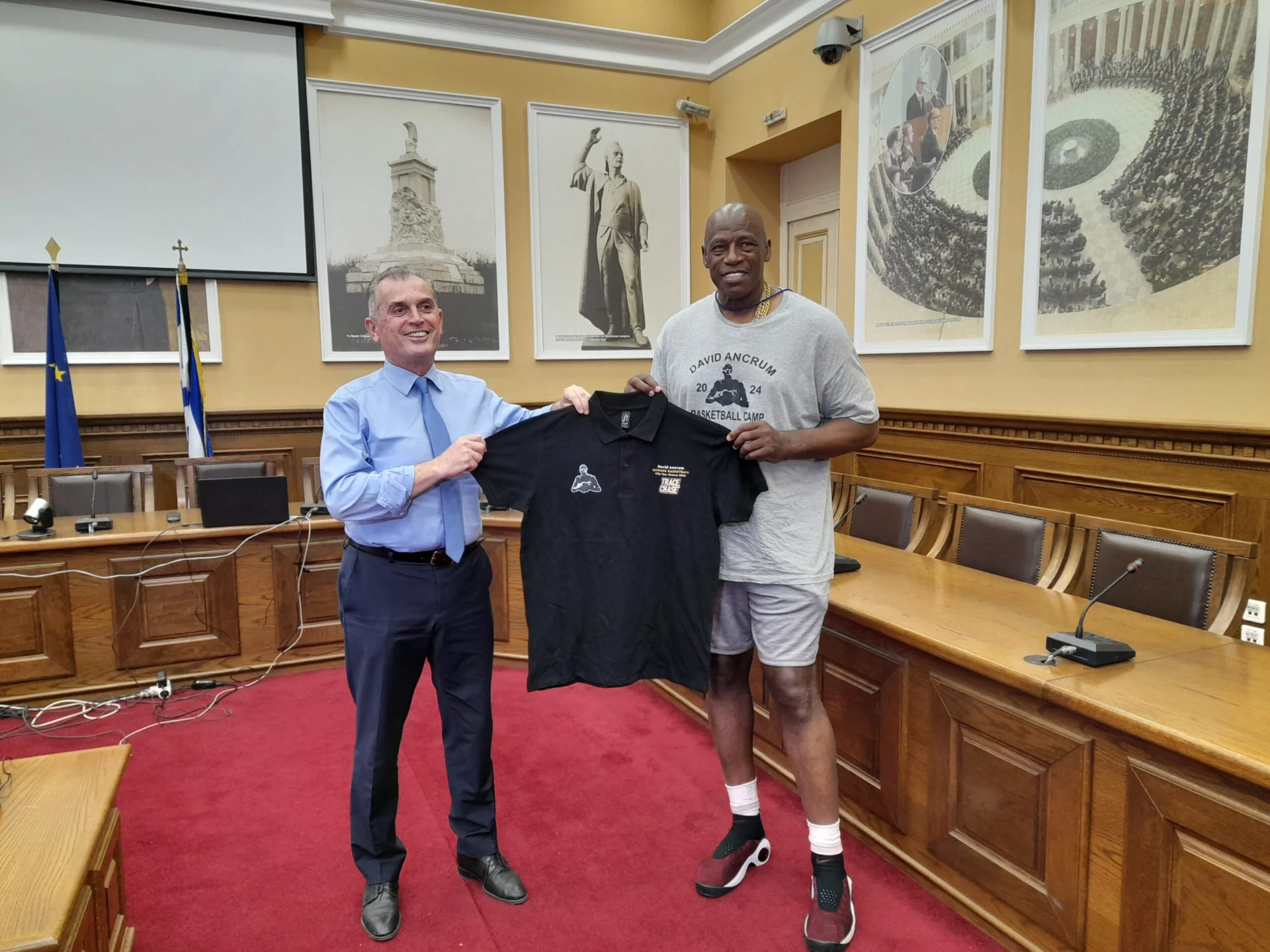 Ο ΑΝΤΙΠΕΡΙΦΕΡEΙΑΡΧΗΣ ΣΕΡΡΩΝ ΥΠΟΔΕΧΘΗΚΕ ΤΟΝ ΝΤΕΙΒΙΝΤ ΙΝΓΚΡΑΜ