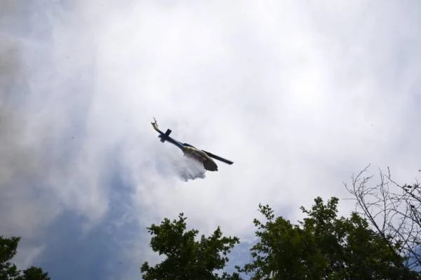 ΣΥΝΕΧΙΖΟΝΤΑΙ ΟΙ ΠΡΟΣΠΑΘΕΙΕΣ ΚΑΤΑΣΒΕΣΗΣ ΤΗΣ ΠΥΡΚΑΓΙΑΣ ΣΤΑ «ΧΑΝΙΑ» ΧΙΟΝΟΧΩΡΙΟΥ