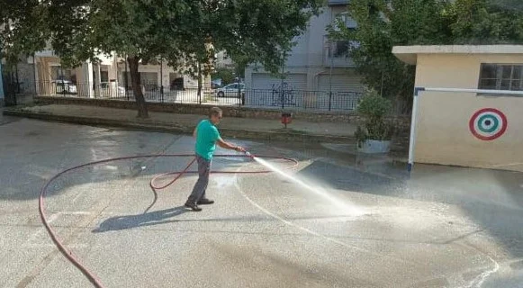 ΔΗΜΟΣ ΣΕΡΡΩΝ: ΚΑΘΑΡΙΟΤΗΤΑ ΤΩΝ ΑΥΛΕΙΩΝ ΧΩΡΩΝ ΣΤΙΣ ΣΧΟΛΙΚΕΣ ΜΟΝΑΔΕΣ