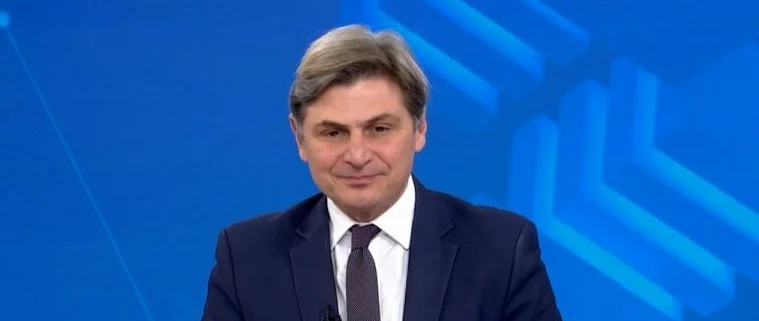 Ο ΝΙΚΟΛΑΣ ΦΑΡΑΝΤΟΥΡΗΣ ΑΝΑΚΟΙΝΩΣΕ ΥΠΟΨΗΦΙΟΤΗΤΑ ΓΙΑ ΠΡΟΕΔΡΟΣ ΤΟΥ ΣΥΡΙΖΑ