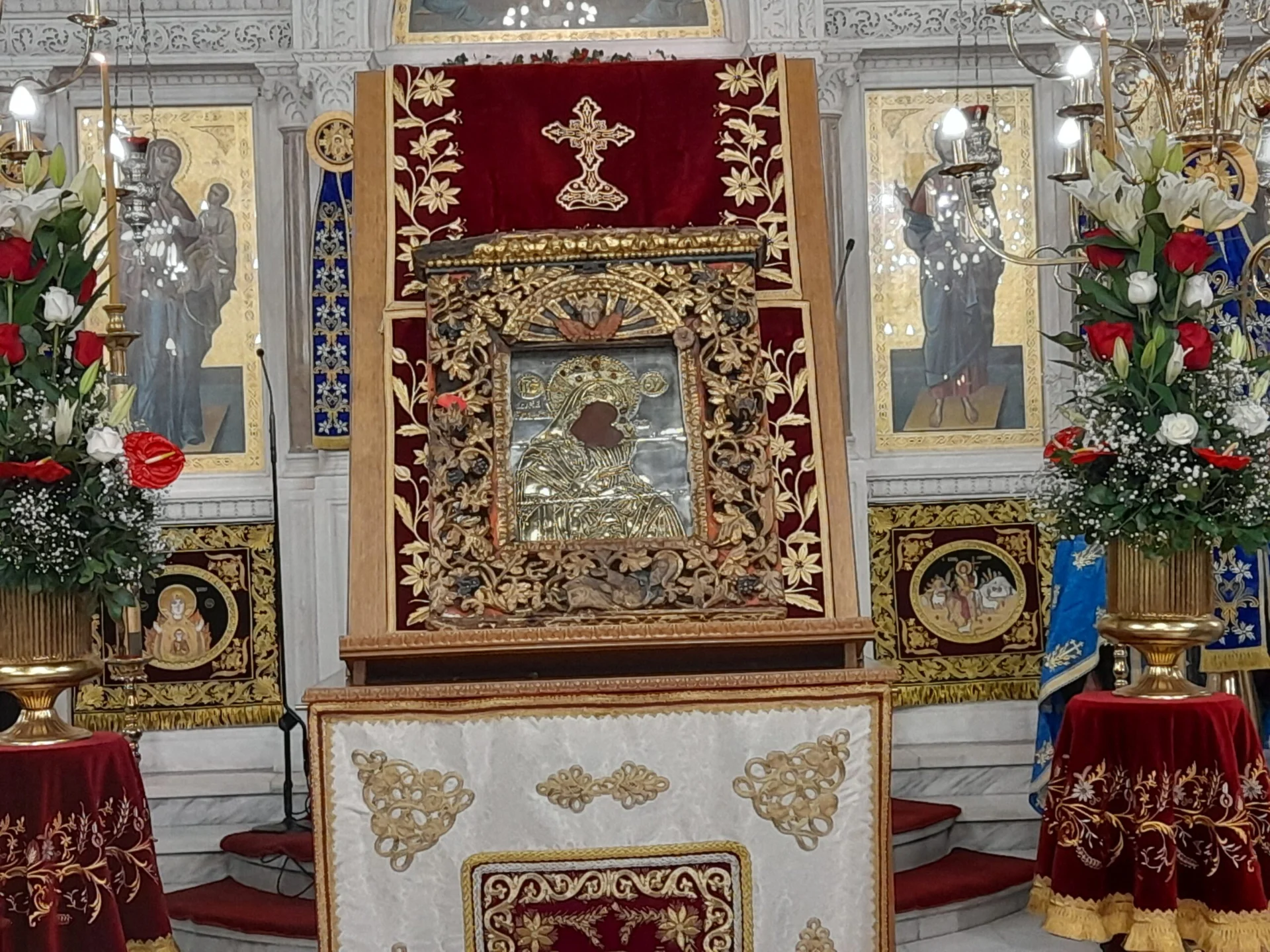 ΟΙ ΣΕΡΡΕΣ ΥΠΟΔΕΧΘΗΚΑΝ ΤΗΝ ΙΕΡΗ ΕΙΚΟΝΑ ΤΗΣ ΠΑΝΑΓΙΑΣ «ΧΟΖΟΒΙΩΤΙΣΣΗΣ»