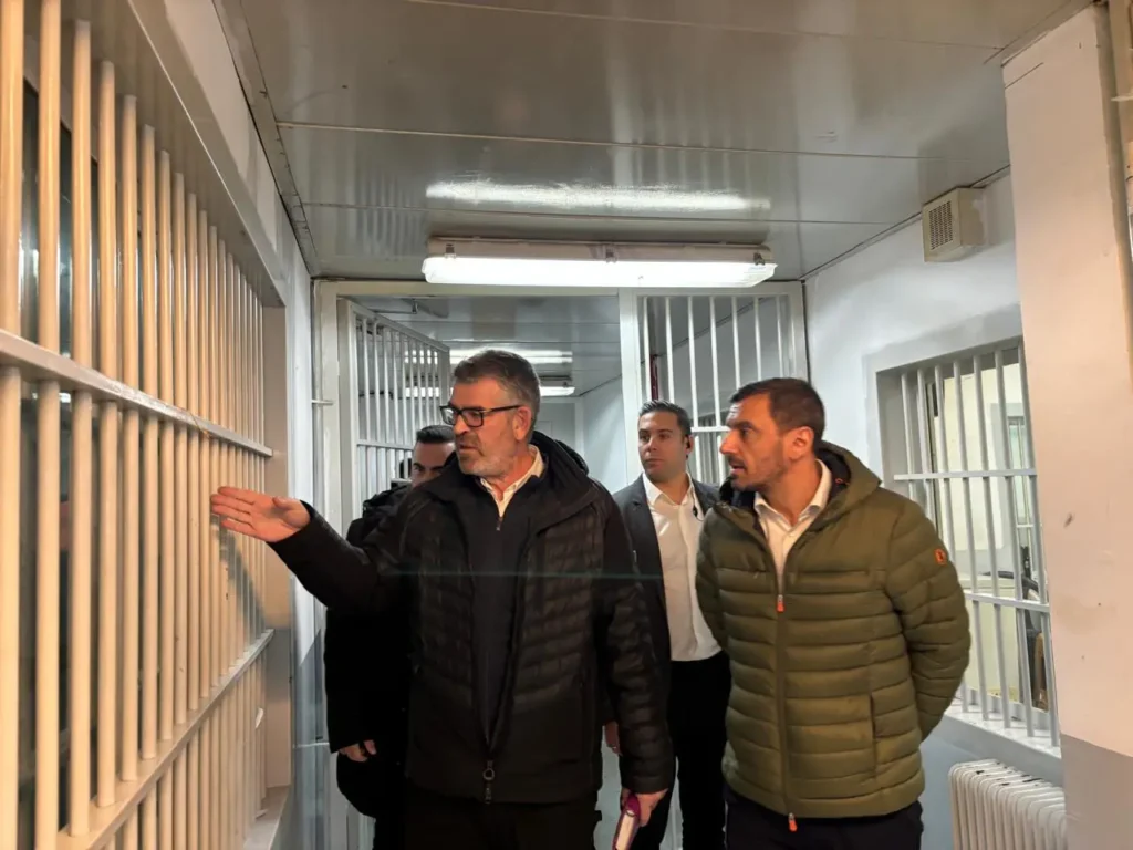 21112024 2 ΥΦΥΠΟΥΡΓΟΣ ΦΥΛΑΚΕΣ