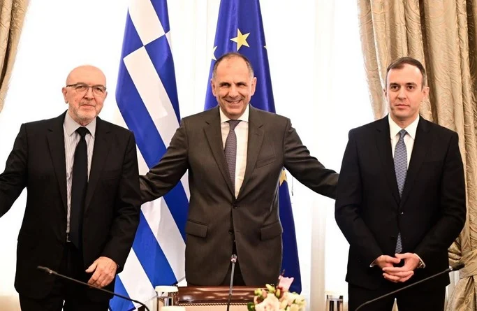 ΑΛΛΑΓΗ ΣΚΥΤΑΛΗΣ ΣΤΟ ΥΠΟΥΡΓΕΙΟ ΕΞΩΤΕΡΙΚΩΝ ΜΕΤΑΞΥ Κ. ΦΡΑΓΚΟΓΙΑΝΝΗ ΚΑΙ Τ. ΧΑΤΖΗΒΑΣΙΛΕΙΟΥ