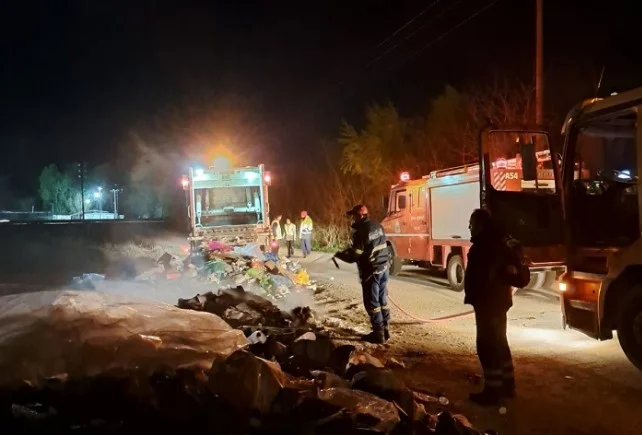 ΞΕΣΠΑΣΕ ΦΩΤΙΑ ΣΕ ΑΠΟΡΡΙΜΜΑΤΟΦΟΡΟ ΤΟΥ ΔΗΜΟΥ ΣΕΡΡΩΝ