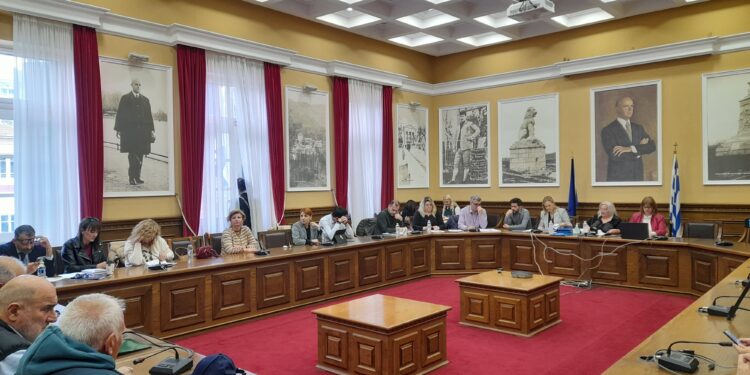 ΜΕ ΑΠΟΥΣΙΕΣ ΚΑΙ ΕΝΤΑΣΗ Η ΣΥΝΕΔΡΙΑΣΗ ΤΟΥ ΔΗΜΟΤΙΚΟΥ ΣΥΜΒΟΥΛΙΟΥ ΣΕΡΡΩΝ  ΠΟΥ ΠΡΑΓΜΑΤΟΠΟΙΗΘΗΚΕ ΤΗΝ Μ.ΤΡΙΤΗ 14 ΑΠΡΙΛΙΟΥ 2025