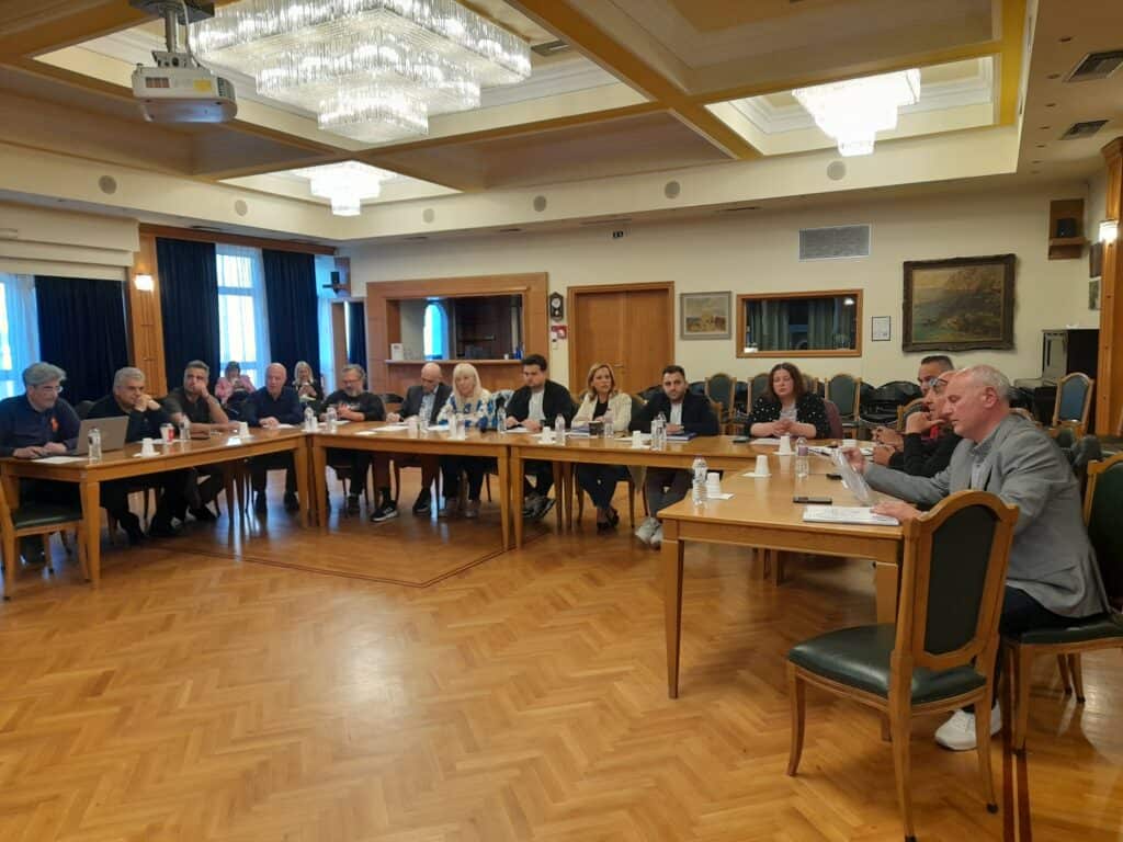 ΣΥΝΕΔΡΙΑΣΗ ΜΕ ΑΙΧΜΕΣ ΤΟΥ ΔΙΟΙΚΗΤΙΚΟΥ ΣΥΜΒΟΥΛΙΟΥ ΤΟΥ ΕΠΙΜΕΛΗΤΗΡΙΟΥ ΣΕΡΡΩΝ ΓΙΑ ΤΗΝ ΜΗ ΣΥΜΜΕΤΟΧΗ ΣΤΟ 1ο Macedonia Forum 2 20250428 192809 SYNEDRIASH EBES