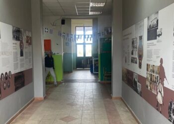 ΠΙΝΑΚΙΔΕΣ ΤΟΠΟΘΕΤΗΘΗΚΑΝ ΣΤΟ ΔΗΜΟΤΙΚΟ ΣΧΟΛΕΙΟ ΝΕΟΥ ΣΚΟΠΟΥ ΣΕΡΡΩΝ ΓΙΑ ΤΟ ΙΣΤΟΡΙΚΟ ΤΗΣ ΕΚΠΑΙΔΕΥΣΗΣ ΣΤΟΝ ΣΚΟΠΟ ΚΑΙ ΤΟΥ ΣΧΟΛΕΙΟΥ