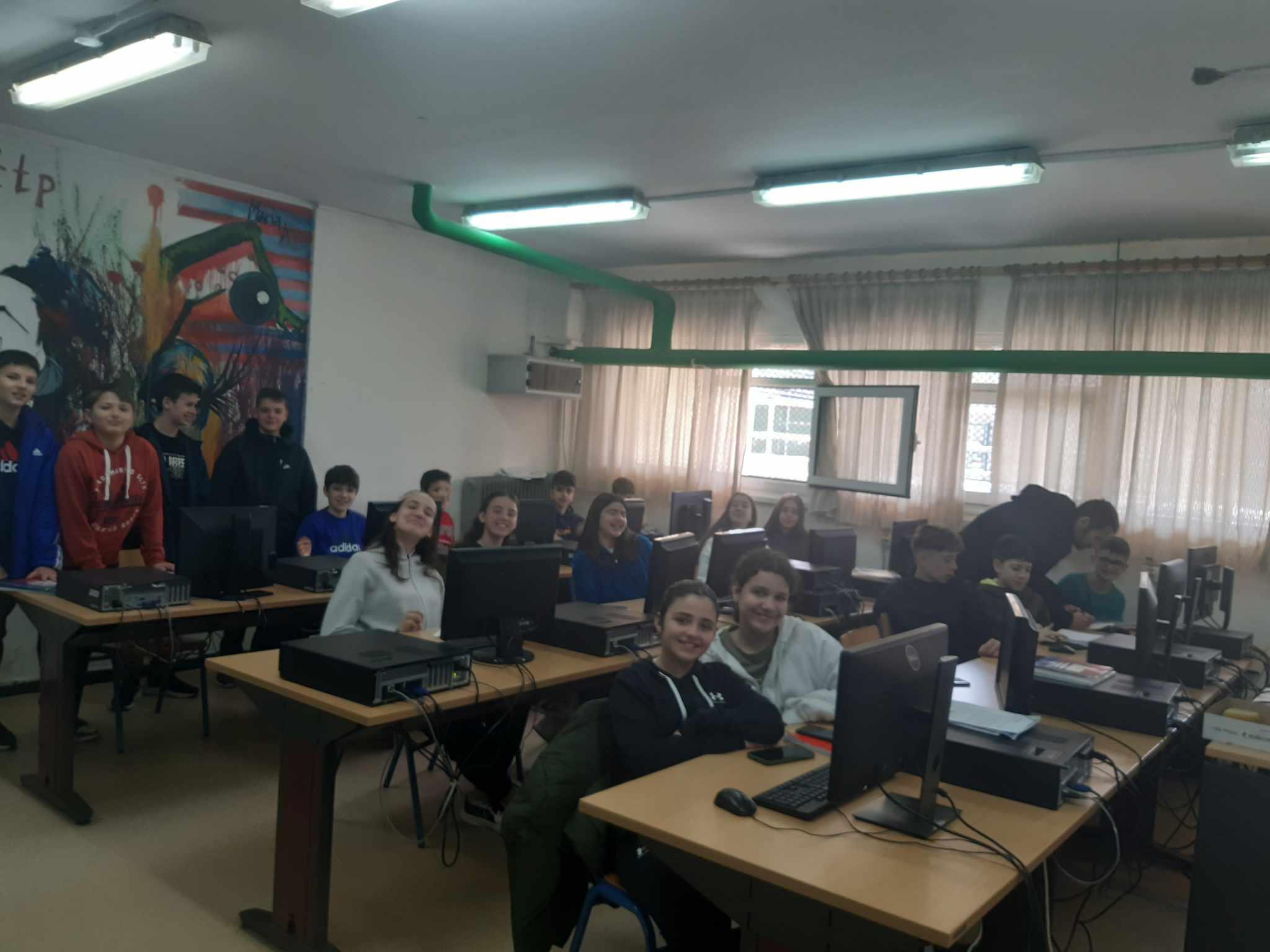 ΔΙΑΚΡΙΣΕΙΣ ΓΙΑ ΤΟ 5ο ΓΥΜΝΑΣΙΟ ΣΕΡΡΩΝ ΣΤΟΝ 3ο ΠΑΝΕΛΛΗΝΙΟ ΜΑΘΗΤΙΚΟ ΟΙΚΟΝΟΜΙΚΟ ΔΙΑΓΩΝΙΣΜΟ