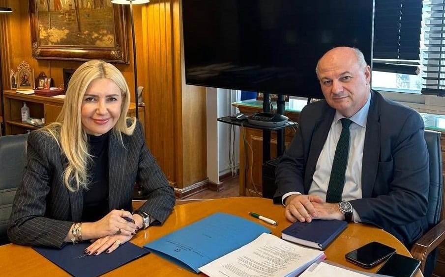 ΦΩΤΕΙΝΗ ΑΡΑΜΠΑΤΖΗ: ΣΥΝΑΝΤΗΣΗ ΜΕ ΤΟΝ ΚΩΣΤΑ ΤΣΙΑΡΑ – ΔΙΚΑΙΩΣΗ ΓΙΑ ΤΟΥΣ ΑΜΥΓΔΑΛΟΠΑΡΑΓΩΓΟΥΣ