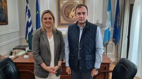 ΕΝΗΜΕΡΩΤΙΚΗ ΣΥΝΑΝΤΗΣΗ ΤΟΥ ΤΑΣΟΥ ΧΑΤΖΗΒΑΣΙΛΕΙΟΥ ΜΕ ΤΗΝ ΒΑΡΒΑΡΑ ΜΗΤΛΙΑΓΚΑ ΣΤΟ ΔΗΜΑΡΧΕΙΟ ΣΕΡΡΩΝ
