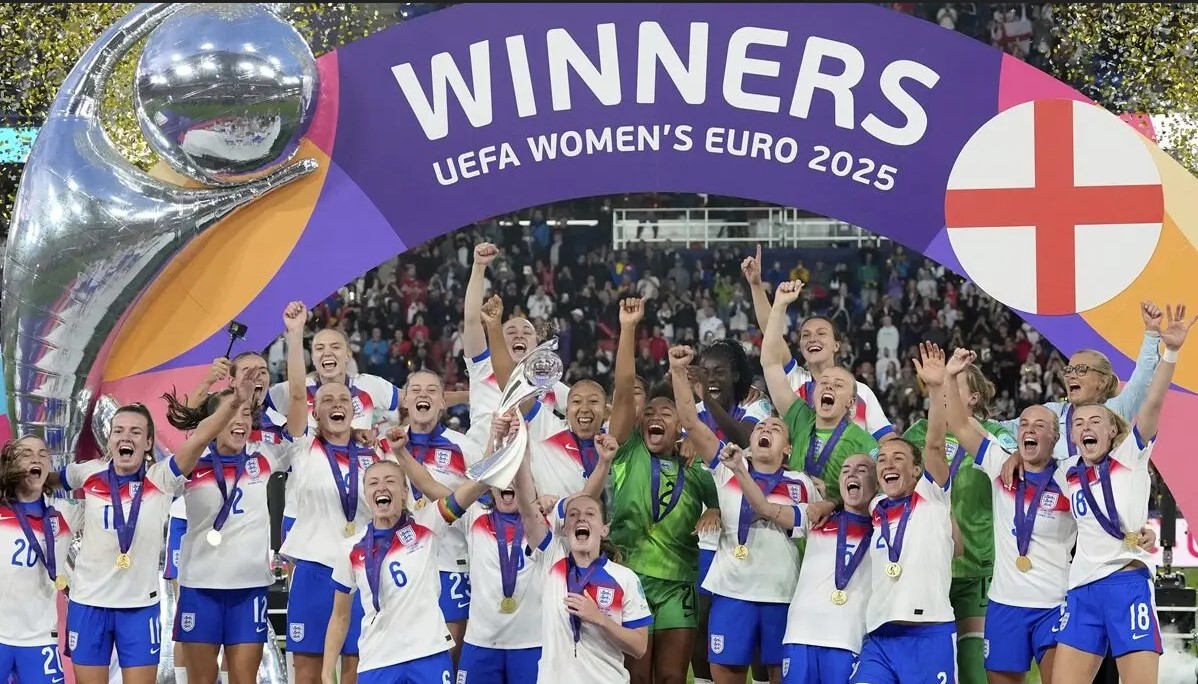 Η ΑΓΓΛΙΑ ΠΑΡΕΜΕΙΝΕ ΠΡΩΤΑΘΛΗΤΡΙΑ ΕΥΡΩΠΗΣ ΣΤΙΣ ΓΥΝΑΙΚΕΣ ΣΤΟΝ ΤΕΛΙΚΟ ΤΟΥ EURO2025 ΕΠΙΚΡΑΤΗΣΕ ΤΗΣ ΙΣΠΑΝΙΑΣ ΣΤΑ ΠΕΝΑΛΤΙ