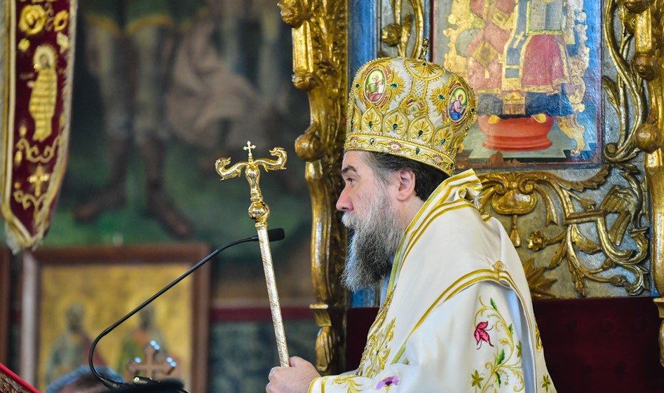 ΣΕΡΡΩΝ ΘΕΟΛΟΓΟΣ: «ΟΙ ΑΓΙΟΙ ΑΝΑΡΓΥΡΟΙ ΜΑΣ ΔΙΔΑΣΚΟΥΝ ΤΟ ΠΩΣ ΤΟ ΕΠΑΓΓΕΛΜΑ ΓΙΝΕΤΑΙ ΛΕΙΤΟΥΡΓΗΜΑ ΚΑΙ ΔΙΑΚΟΝΙΑ»