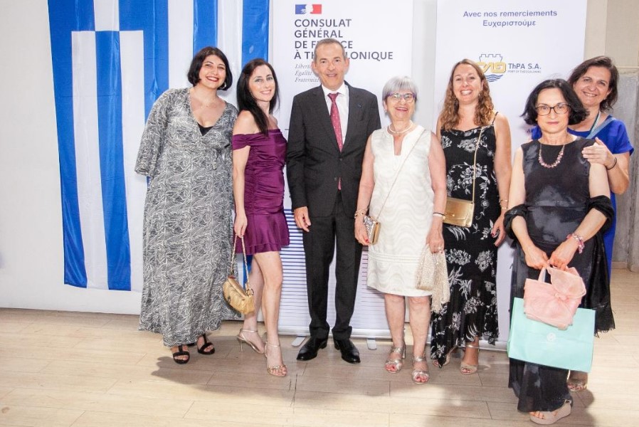 Ο ΣΥΛΛΟΓΟΣ ΕΛΛΗΝΟΓΑΛΛΙΚΗΣ ΦΙΛΙΑΣ  Σέρρες-Fosses ΠΑΡΩΝ ΣΤΗΝ ΔΕΞΙΩΣΗ ΤΟΥ ΠΡΟΞΕΝΕΙΟΥ ΤΗΣ ΓΑΛΛΙΑΣ ΤΙΣ 14 ΙΟΥΛΙΟΥ ΓΙΑ ΤΗΝ ΓΙΟΡΤΗ ΤΗΣ ΓΑΛΛΙΑΣ