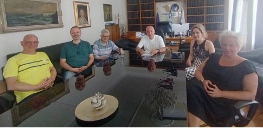 ΕΡΧΟΝΤΑΙ ΠΡΟΣΤΙΜΑ ΓΙΑ ΤΟ ΓΕΝΙΚΟ ΕΜΠΟΡΙΚΟ ΜΗΤΡΩΟΝ: ΣΥΝΕΡΓΑΣΙΑ ΤΟΥ ΕΠΙΜΕΛΗΤΗΡΙΟΥ ΣΕΡΡΩΝ ΜΕ ΤΟΥΣ ΦΟΡΟΤΕΧΝΙΚΟΥΣ ΓΙΑ ΕΝΗΜΕΡΩΣΗ ΤΩΝ ΕΠΑΓΓΕΛΜΑΤΙΩΝ